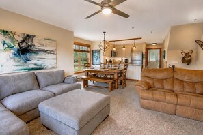 Smart TV, fireplace - Camp 4, Unit 6 – Mountain Serenity Stay | Summer Views & Pet Friendly (Snowshoe)