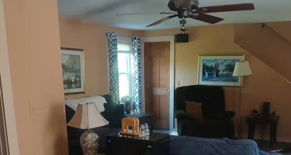 Cozy 1-bedroom apartment in pleasant Marshfield