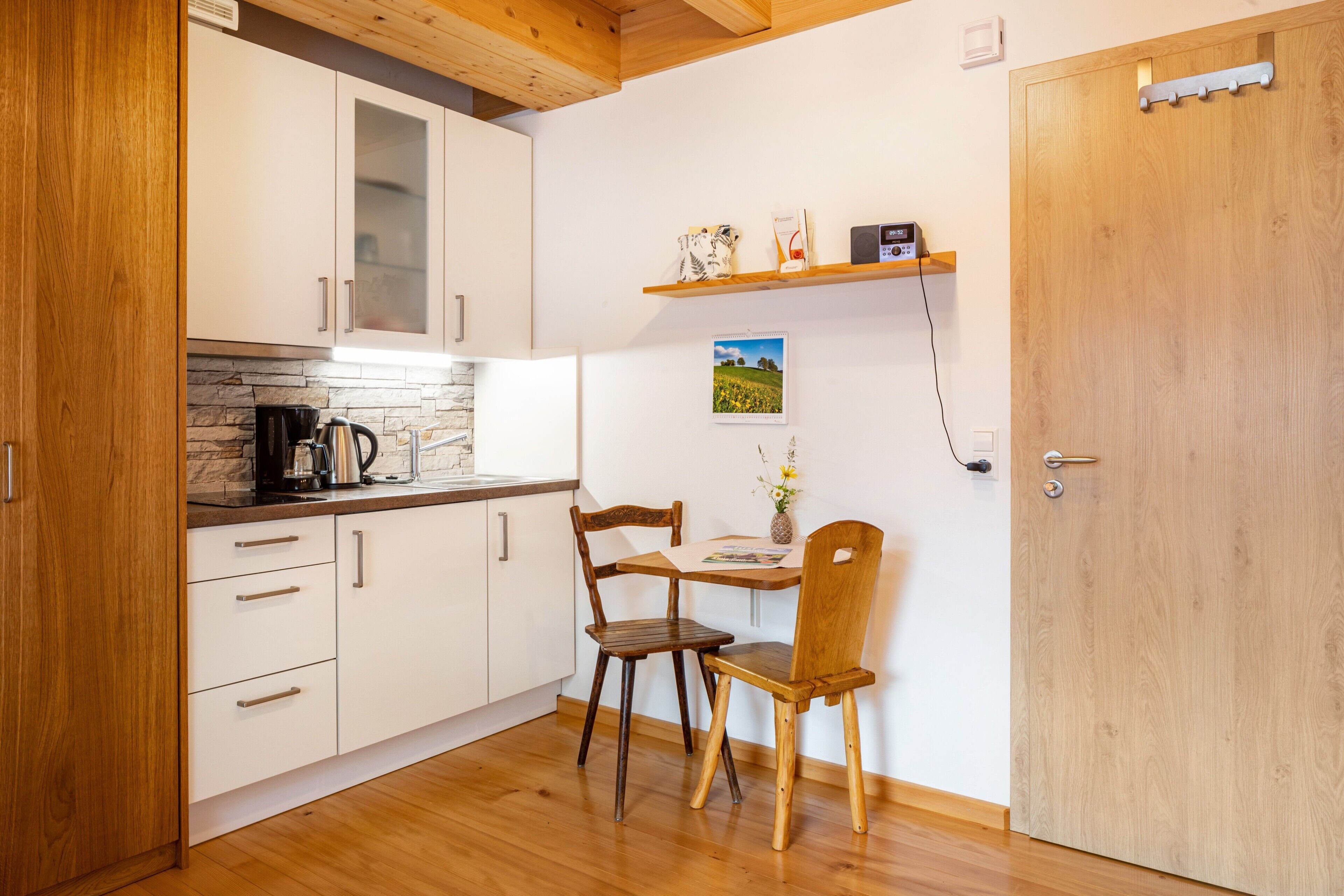 Fridge, stovetop, coffee/tea maker, electric kettle