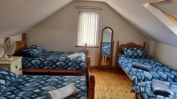 Classic Quadruple Room | Iron/ironing board, free WiFi