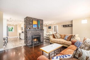 Fireplace - Lake Michigan nature at its best (Coloma)
