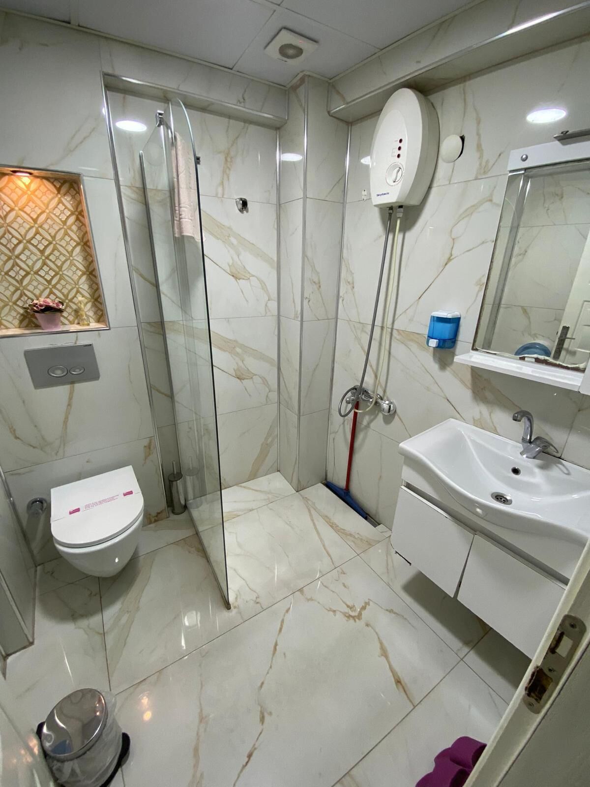 Standard Condo, Balcony, Garden View | Bathroom | Shower, hair dryer, towels, soap