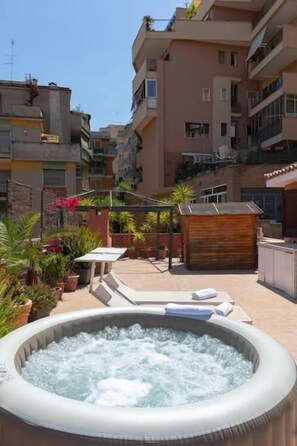 Deluxe Apartment, Balcony | Teres/patio