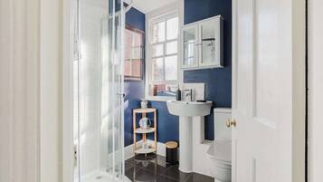 Shower dan handuk