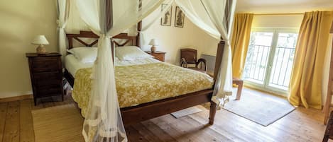 Maison d'hôtes | Escritorio, espacio para trabajar con laptop y wifi gratis