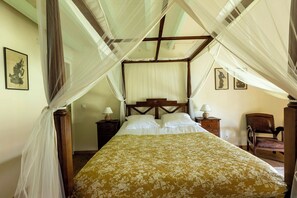 Maison d'hôtes | Bàn, khu vực làm việc phù hợp cho laptop 