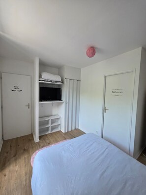 Room - Cosy, well-equipped apartment, located on the banks of the Vienne, free parking. (Limoges)