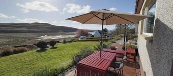 Spacious Family Retreat with Stunning Loch Views near Portree