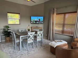 Dining - Stunning lake property with a pool (Hot Springs)