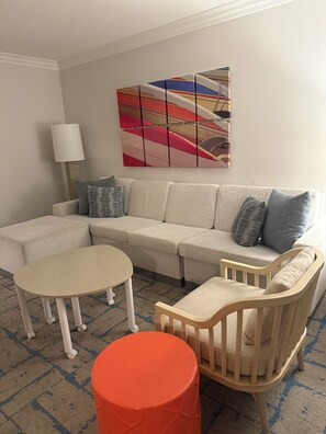 Living area - Cozy 2-bedroom condo with AC in tranquil Newport Beach (Newport Beach)