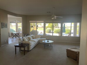 Living area - 3 BR, 2 Bath home in Trilogy Gilbert, golf course and mountain views (Gilbert)