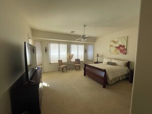 Iron/ironing board, WiFi, bed sheets - 3 BR, 2 Bath home in Trilogy Gilbert, golf course and mountain views (Gilbert)