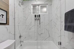 Shower, hair dryer, shampoo - 7BR Newly Remodeled Home w/ Arcades, Sleeps 20 (North Las Vegas)