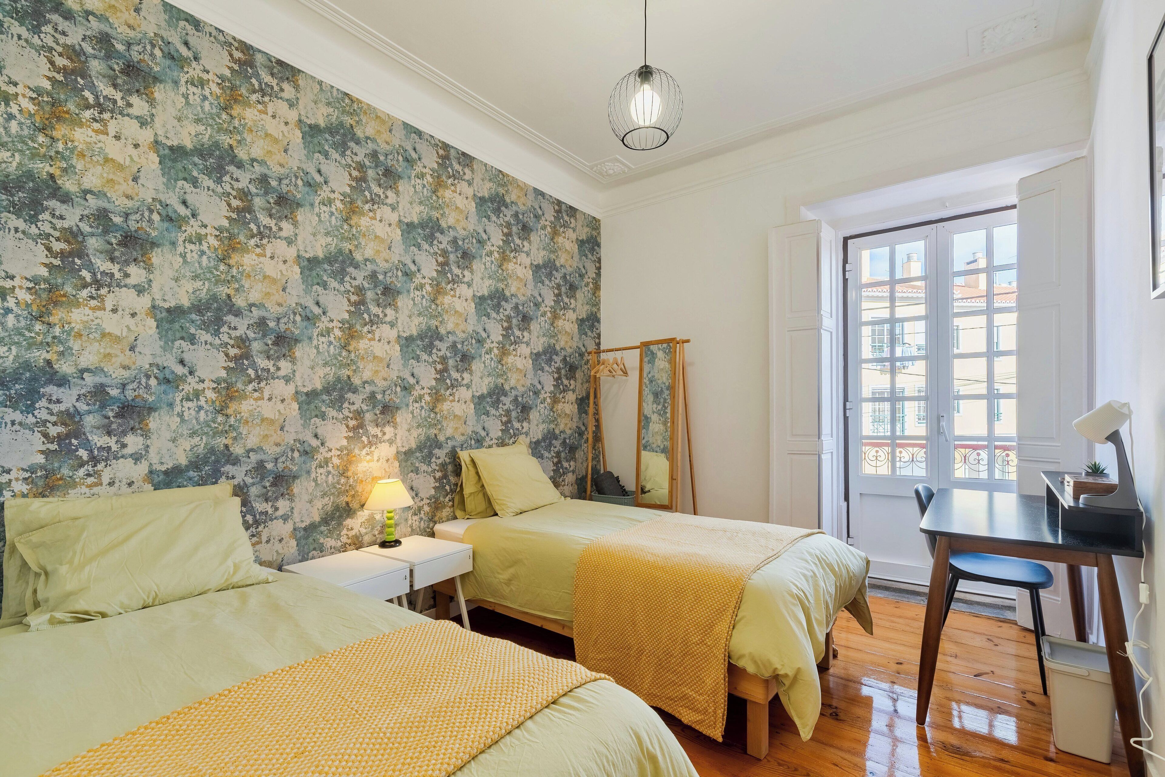 5 bedrooms, iron/ironing board, free WiFi, bed sheets