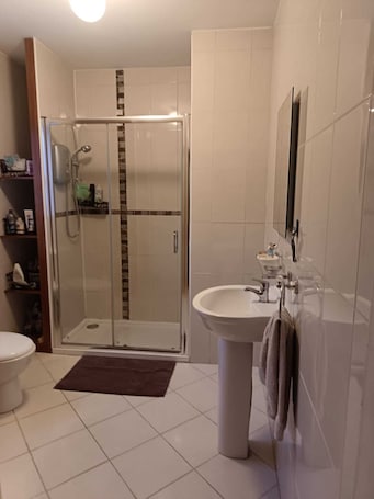 Baño. Glenlara House