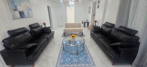 Modern 5BR Live Oak Haven – Minutes from Suwannee Music Park & Springs!
