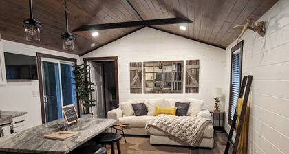 Horse-Friendly Retreat:Trail Access, Woodland Views & Peaceful Deck