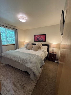 Free WiFi, bed sheets - New on VRBO! Triple Bee’s Retreat on an acre boarding the forest service (Packwood)