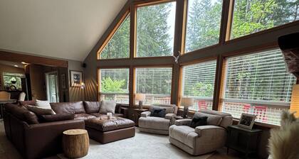 New on VRBO! Triple Bee’s Retreat on an acre boarding the forest service