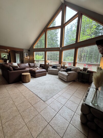 New on VRBO! Triple Bee’s Retreat on an acre boarding the forest service