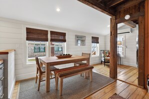 Dining - Oceanfront Cottage on Casco Bay in Yarmouth (Yarmouth)