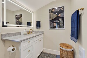 Shower, hair dryer, towels, soap - Oceanfront Cottage on Casco Bay in Yarmouth (Yarmouth)
