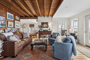 Living area - Oceanfront Cottage on Casco Bay in Yarmouth (Yarmouth)