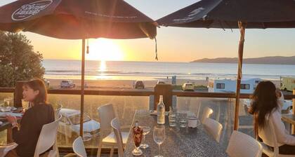 Hideaway - 5-minute walk to beach, village, restaurants, parks, walk/cycle ways.