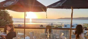 Hideaway - 5-minute walk to beach, village, restaurants, parks, walk/cycle ways.