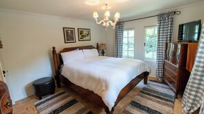 Iron/ironing board, Internet, bed sheets - Terrific 4-bedroom Estate Retreat in quaint Goleta perfect for families (Goleta)