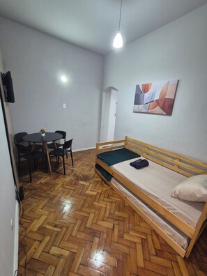 Iron/ironing board, WiFi, bed sheets - 🏖️ Complete Apartment in Copacabana • Near the Beach • 24h Front Desk (Rio de Janeiro)