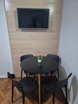 Dining - 🏖️ Complete Apartment in Copacabana • Near the Beach • 24h Front Desk (Rio de Janeiro)