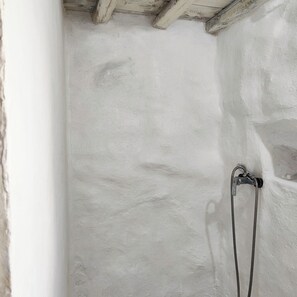 Bathroom shower - Artemis Cottage Mykonos (Mykonos)
