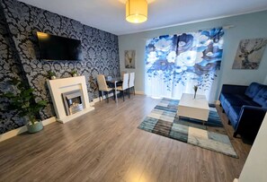 Smart TV - The East End Gateway Minutes to City & Loch Lomond (Glasgow)