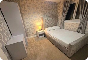 In-room safe, free WiFi, bed sheets - The East End Gateway Minutes to City & Loch Lomond (Glasgow)