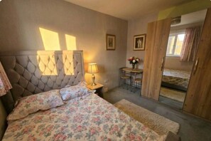 3 chambres, coffre-fort, accès au Wi-Fi (inclus), literie fournie