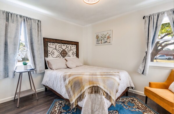 Iron/ironing board, WiFi, bed sheets