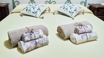 Iron/ironing board, WiFi, bed sheets