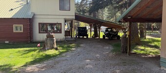 Spacious 4-bedroom cabin in Lincoln perfect for your short or long term getaway!