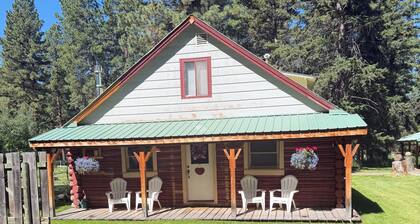 Spacious 4-bedroom cabin in Lincoln perfect for your short or long term getaway!
