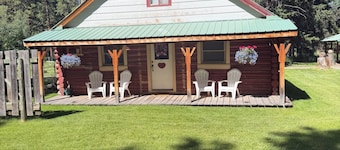Spacious 4-bedroom cabin in Lincoln perfect for your short or long term getaway!