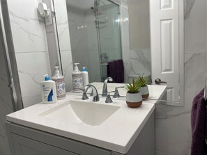 Bathroom - The Fraser Valley Stay (Abbotsford)