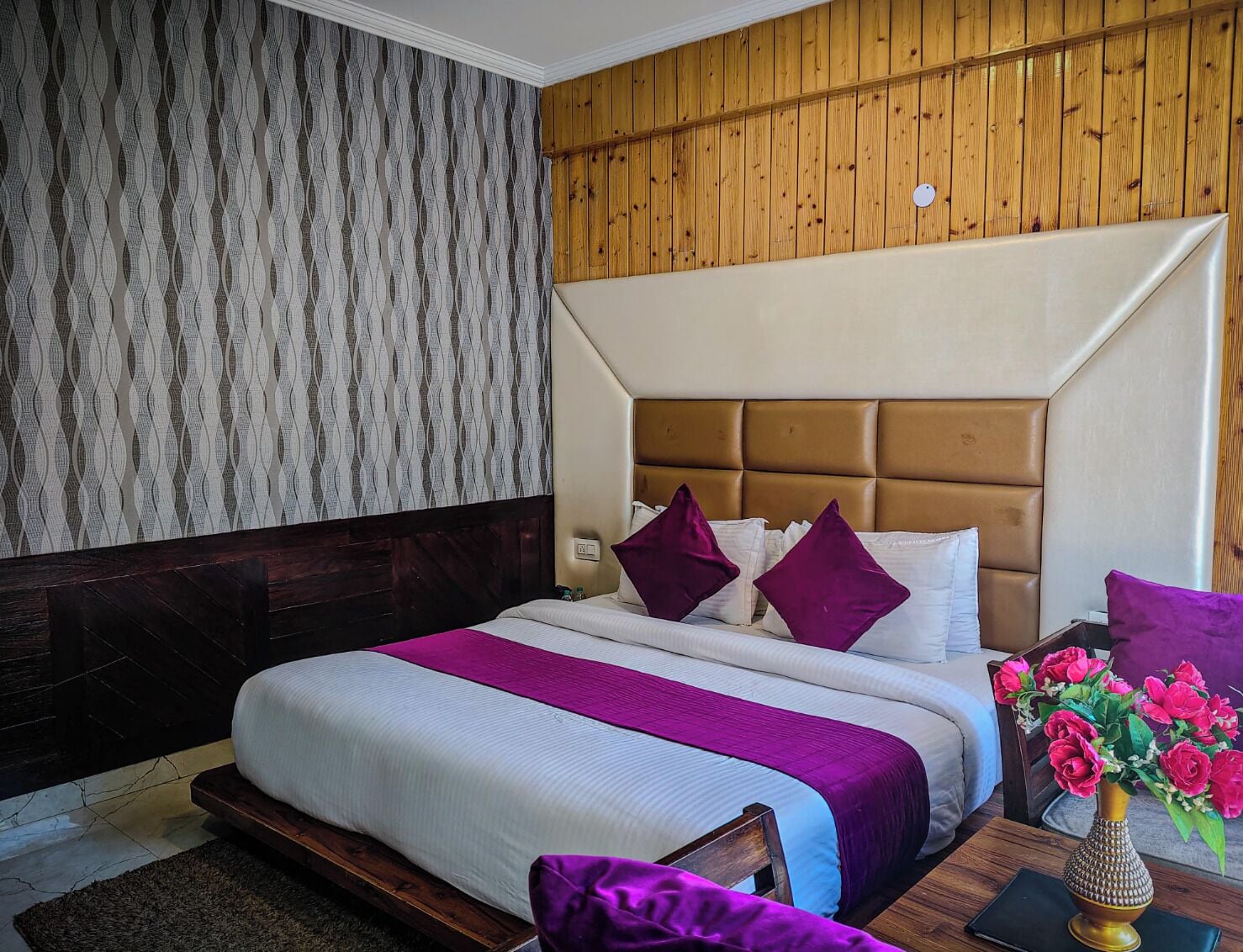 Family Suite, Courtyard View | Desk, free WiFi