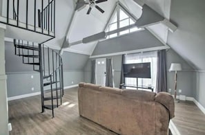 Living area - Serene 3-bedroom house with AC in Indianapolis (Indianapolis)