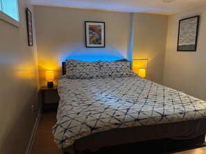 1 bedroom, WiFi, bed sheets - Awesome 1-bedroom apartment in nice Overland Park neighborhood with EV Charging (Overland Park)