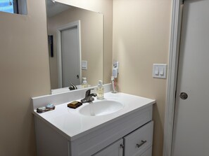 Dusche, Handtücher, Seife, Toilettenpapier