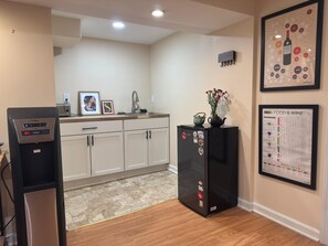Interior - Awesome 1-bedroom apartment in nice Overland Park neighborhood with EV Charging (Overland Park)