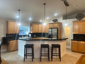 Private kitchen - 3bedroom house in welcoming South Lake Tahoe with AC, WiFi, EV charger and moor. (South Lake Tahoe)