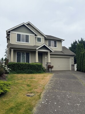 Exterior - Lynnwood Retreat: Office, Theater & Grapevine Deck (Lynnwood)