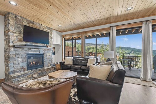 Schweitzer Mountain High End Ski Retreat for FUN!!! 4 BR / 3.5 BA / 5 BED CHALET